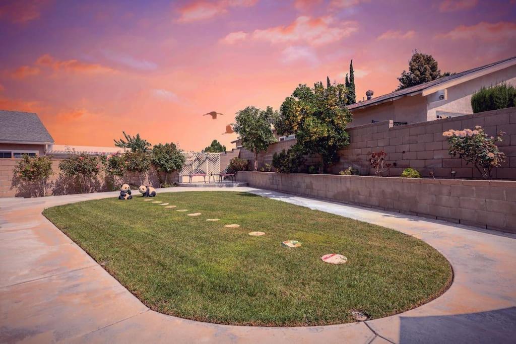 הסיינדה הייטס La Sunny House Beautiful Yard 7 Rooms 4 Bathrooms Near Disneyland & Hollywood & Downtown מראה חיצוני תמונה